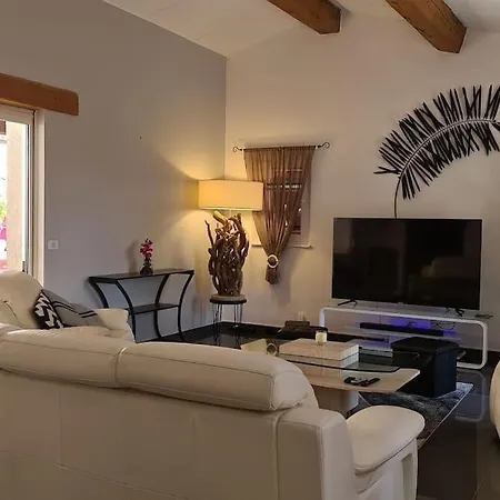 Villa Ste Maxime 5 Etoiles Piscine Chauffee Et Jacuzzi *