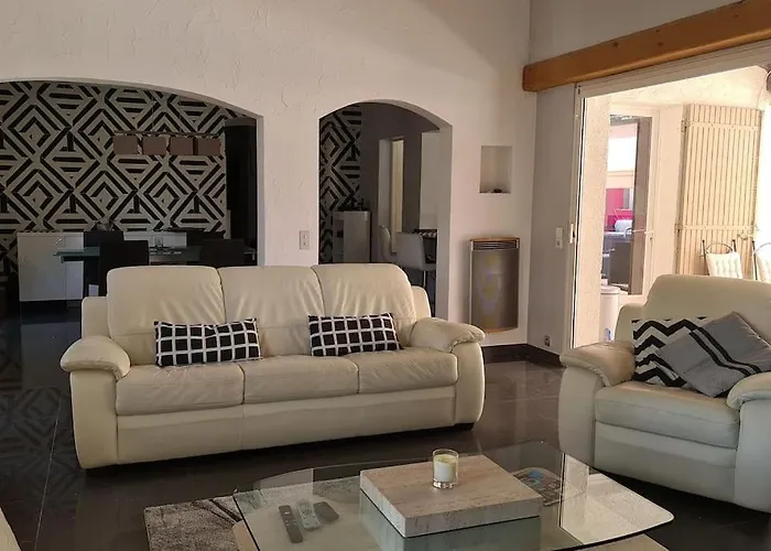 Ste Maxime 5 Etoiles Piscine Chauffee Et Jacuzzi فيلة *
