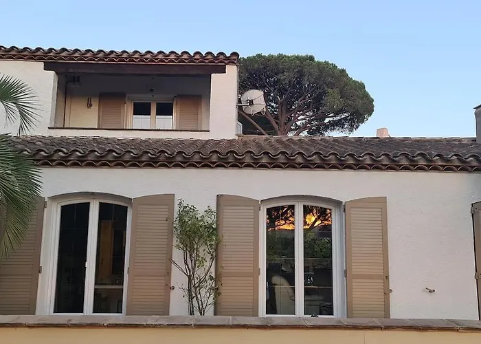 Ste Maxime 5 Etoiles Piscine Chauffee Et Jacuzzi فيلة *